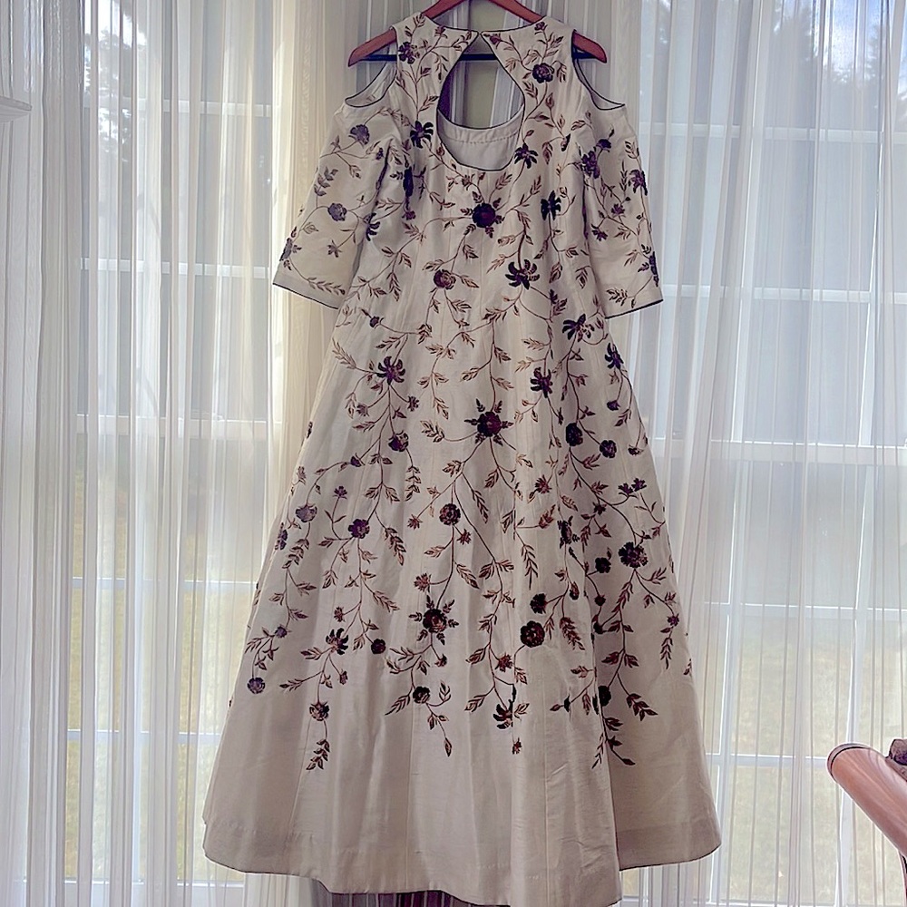 floor length row silk gown in cream color - Picture 2 of 2